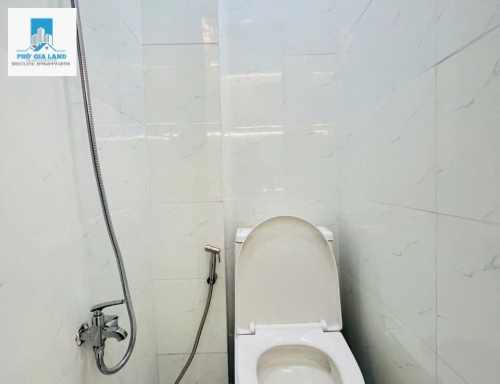 NHÀ 3 TẦNG - HẺM 77 CHUYÊN DÙNG CHÍNH , QUẬN 7 .