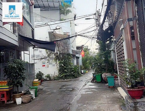 NHÀ HẺM XE HƠI - GẦN NGUYỄN THỊ THẬP - QUẬN 7 . 