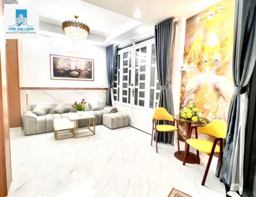 NHÀ MỚI ĐẸP - GÓC 2 MẶT TIỀN - XE HƠI TỚI NHÀ / NHÀ BÈ . 