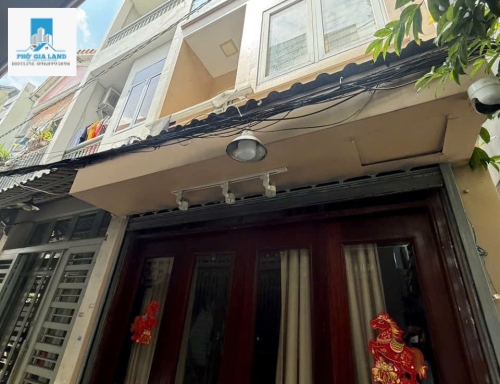 NHÀ MỚI 3 TẦNG - CĂN GÓC - GIÁP QUẬN 1 .
