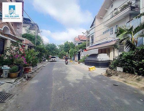 BIỆT THỰ TỔNG CỤC 5 BỘ CÔNG AN - PHÚ THUẬN , QUẬN 7 . 