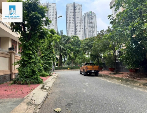 BÁN LÔ ĐẤT BIỆT THỰ - KDC HIM LAM , QUẬN 7 .