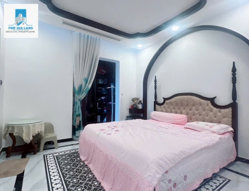 NHÀ GÓC 2 MẶT TIỀN - KHU VIP LÊ VĂN LƯƠNG , NHÀ BÈ . 