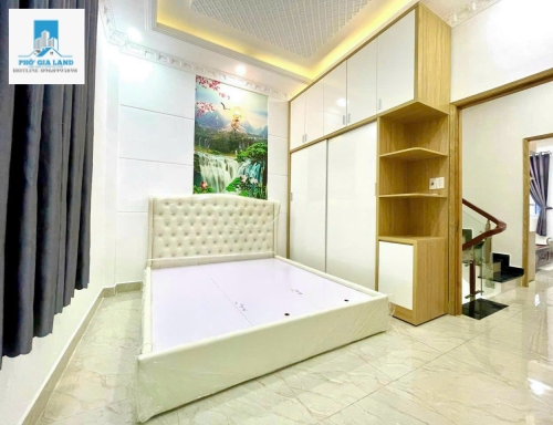 NHÀ HẺM ĐẸP HUỲNH TẤN PHÁT CÓ GARA Ô TÔ - NHÀ BÈ .