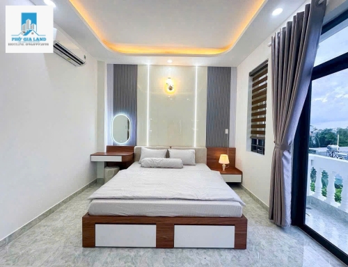 NHÀ ĐẸP - HẺM XE HƠI TRÁNH NHAU - NHÀ BÈ . 