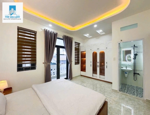 NHÀ ĐẸP - HẺM XE HƠI TRÁNH NHAU - NHÀ BÈ . 