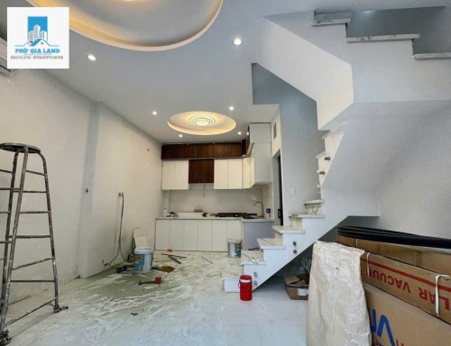 NHÀ 2 TẦNG , FULL NỘI THẤT - HUỲNH TẤN PHÁT , QUẬN 7 . 