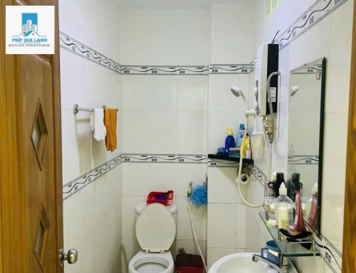 NHÀ ĐẸP HẺM XE HƠI 8M - THỊ TRẤN NHÀ BÈ . 
