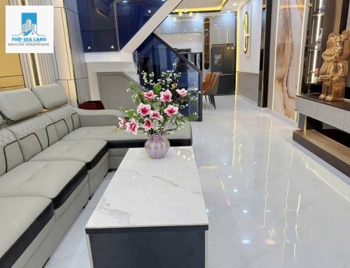 NHÀ 1 TRỆT 2 LẦU- 4PN- HUỲNH TẤN PHÁT , QUẬN 7 .  