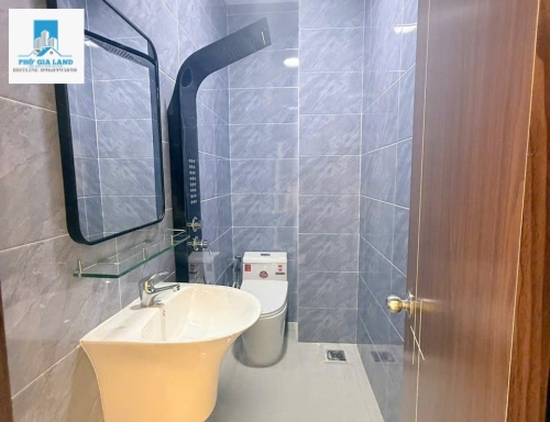 NHÀ 1 TRỆT 2 LẦU- 4PN- HUỲNH TẤN PHÁT , QUẬN 7 .  