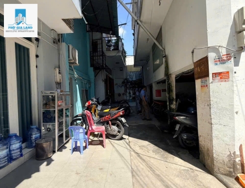 QUẬN 7 - NHÀ 13 PHÒNG TRỌ - DÒNG TIỀN HƠN 30 TRIỆU / THÁNG . 