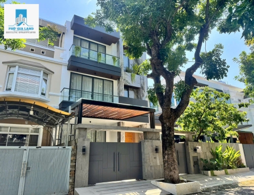 BIỆT THỰ GÓC MỸ GIANG - PHÚ MỸ HƯNG , QUẬN 7 . 