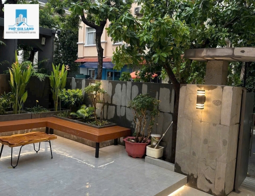 BIỆT THỰ GÓC MỸ GIANG - PHÚ MỸ HƯNG , QUẬN 7 . 