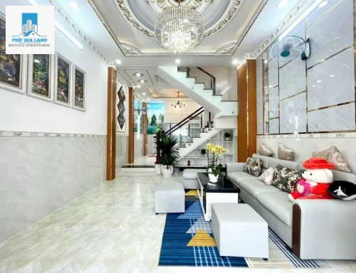 BÁN NHÀ 2 LẦU - HẺM XE HƠI - TRUNG TÂM NHÀ BÈ . 