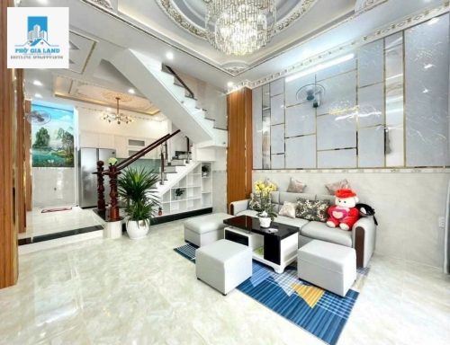 BÁN NHÀ 2 LẦU - HẺM XE HƠI - TRUNG TÂM NHÀ BÈ . 