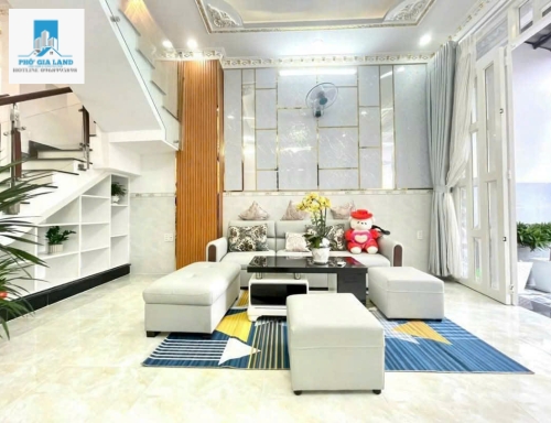 BÁN NHÀ 2 LẦU - HẺM XE HƠI - TRUNG TÂM NHÀ BÈ . 