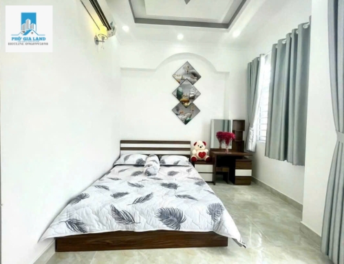 BÁN NHÀ 2 LẦU - HẺM XE HƠI - TRUNG TÂM NHÀ BÈ . 