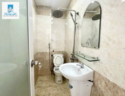 BÁN NHÀ 2 LẦU - HẺM XE HƠI - TRUNG TÂM NHÀ BÈ . 