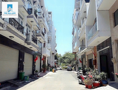 NHÀ ĐẸP KDC HOÀNG QUỐC VIỆT - ĐỐI DIỆN SÂN VẬN ĐỘNG - QUẬN 7 . 