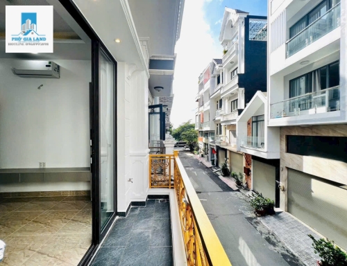NHÀ ĐẸP KDC HOÀNG QUỐC VIỆT - ĐỐI DIỆN SÂN VẬN ĐỘNG - QUẬN 7 . 