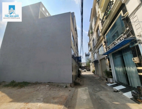 BÁN ĐẤT HUỲNH TẤN PHÁT - P. PHÚ MỸ , QUẬN 7 . 