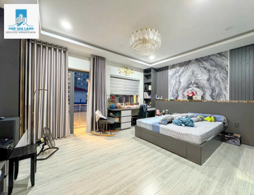 MẶT TIỀN HUỲNH TẤN PHÁT CÁCH 15M - CÓ THANG MÁY - XE HƠI 6M - QUẬN 7 .