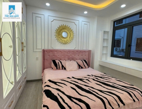 NHÀ 3 TẦNG LÔ NHÌ HẺM MT HẺM XE HƠI - LIỀN KỀ PHÚ MỸ HƯNG- QUẬN 7 .