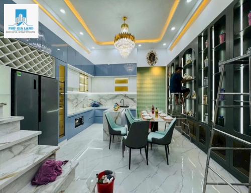 LÔ NHÌ MẶT TIỀN ĐƯỜNG PHẠM HỮU LẦU - PHÚ MỸ - QUẬN 7.