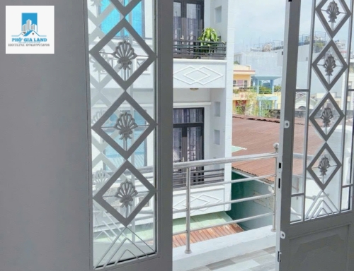NHÀ 3 TẦNG - HẺM 502 HUỲNH TẤN PHÁT -P. BÌNH THUẬN - QUẬN 7 .