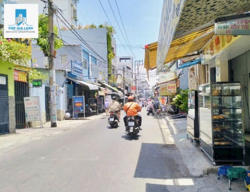 Q4 : BÁN NHÀ CHÍNH CHỦ - GẦN NGÃ 4 ĐOÀN V BƠ + XÓM CHIẾU - QUẬN 4 .