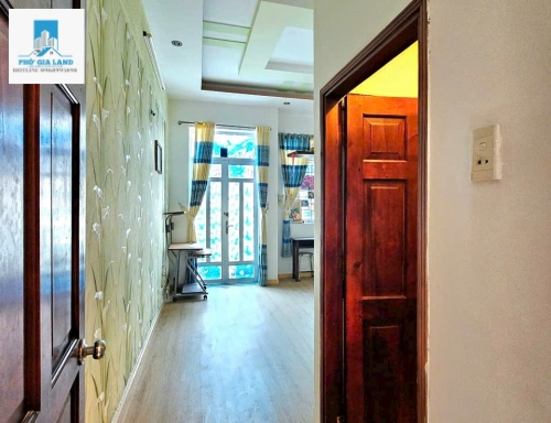 NHÀ BÈ : NHÀ 3 TẦNG - GÓC 2 MẶT TIỀN HẺM XE HƠI .