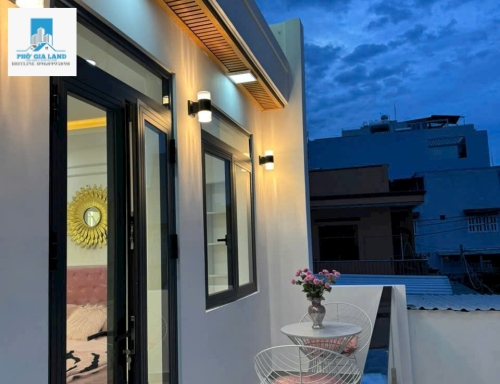NHÀ 3 TẦNG LÔ NHÌ HẺM MT HẺM XE HƠI - LIỀN KỀ PHÚ MỸ HƯNG- QUẬN 7 .