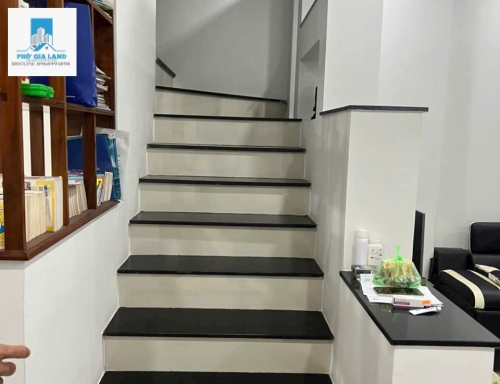 BÁN NHÀ 3 TẦNG HẺM XE HƠI , NGUYỄN THỊ THẬP , QUẬN 7 .