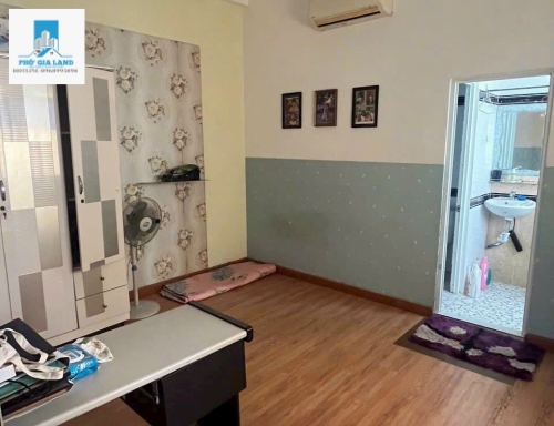 NHÀ GÓC 2 MT HẺM , HUỲNH TẤN PHÁT , QUẬN 7 .
