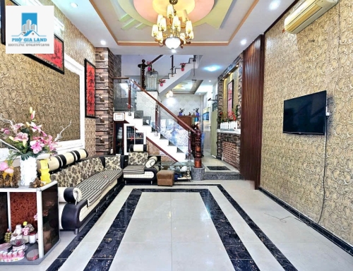 NHÀ BÈ : NHÀ 3 TẦNG - GÓC 2 MẶT TIỀN HẺM XE HƠI .