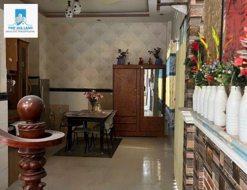 NHÀ GÓC 2 MT HẺM , HUỲNH TẤN PHÁT , QUẬN 7 .