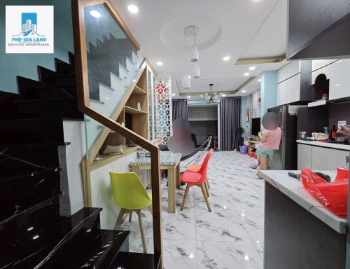 QUẬN 7 - NHÀ ĐẸP KTS THIẾT KẾ - SAU LƯNG BỘ CÔNG AN, GẦN CẦU PHÚ MỸ - 51M2 (5x10.5) - 3 TẦNG - SỔ VUÔNG, 5 T.Ỷ 7. 