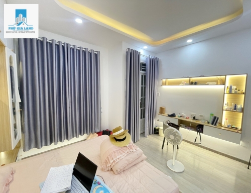 NHÀ ĐẸP 4 TẦNG – GẦN NGUYỄN VĂN QUỲ – QUẬN 7 – GIÁ CHỈ 4.9 TỶ TL