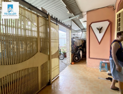 NHÀ 3 MẶT NGUYỄN VĂN QUỲ HẼM 
