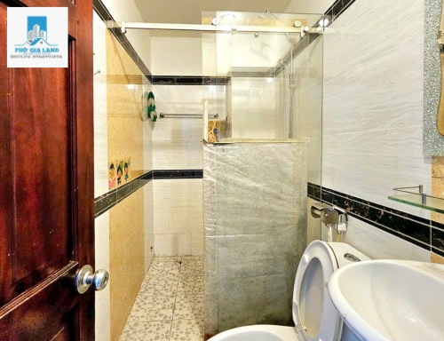 NHÀ BÈ : NHÀ 3 TẦNG - GÓC 2 MẶT TIỀN HẺM XE HƠI .