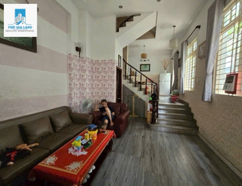 BÁN NHÀ CĂN GỐC 2 MT ĐƯỜNG SỐ TÂN QUY , QUẬN 7 .