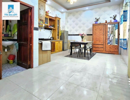 NHÀ BÈ : NHÀ 3 TẦNG - GÓC 2 MẶT TIỀN HẺM XE HƠI .
