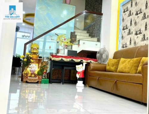 NHÀ 3 TẦNG LÝ PHỤC MAN, P. BÌNH THUẬN, QUẬN 7 .