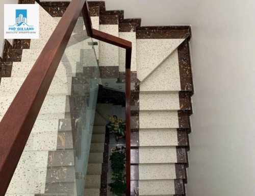 NHÀ 3 TẦNG LÝ PHỤC MAN, P. BÌNH THUẬN, QUẬN 7 .