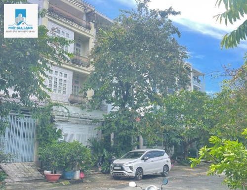 BÁN NHÀ A17 ĐƯƠNG D4 , P.PHÚ MỸ , QUẬN 7 . 