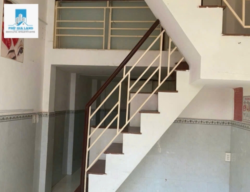 MẶT TIỀN HẺM KINH DOANH HUỲNH TẤN PHÁT - P. BÌNH THUẬN - QUẬN 7.
