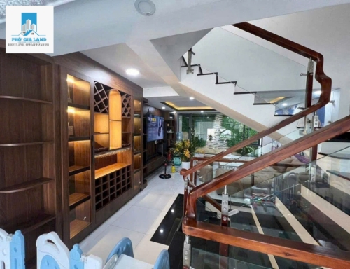 NHÀ 3,5 TẦNG - XE HƠI- HUỲNH TẤN PHÁT - PHÚ MỸ - QUẬN 7 .