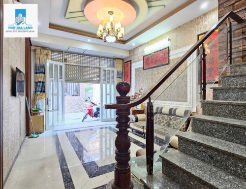 NHÀ BÈ : NHÀ 3 TẦNG - GÓC 2 MẶT TIỀN HẺM XE HƠI .