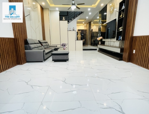 BÁN NHÀ HUỲNH TẤN PHÁT PHÚ THUẬN Q7 HẼM XE GẦN MẶT TIỀN PHÚ 