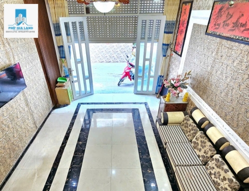 NHÀ BÈ : NHÀ 3 TẦNG - GÓC 2 MẶT TIỀN HẺM XE HƠI .